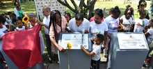 Se develaron los monumentos en honor a los jóvenes asesinados en Llano Verde