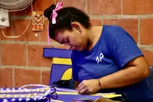 Madres cabeza de familia, las artesanas del Alumbrado Navideño