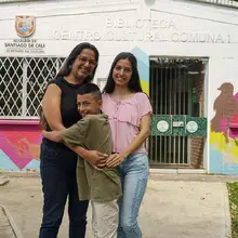 El niño lector que es ejemplo para los habitantes de la Comuna 1