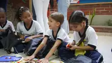 Niñas y niños de Manuela Beltrán recibieron a Hacienda con alegría