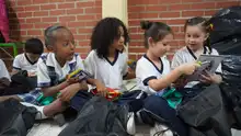 Niñas y niños de Manuela Beltrán recibieron a Hacienda con alegría