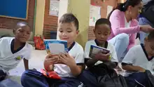 Niñas y niños de Manuela Beltrán recibieron a Hacienda con alegría