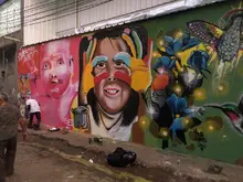 Una esquina gris transformada en vida