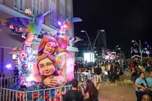 Más de un millón de luces se encendieron para iluminar la navidad en Cali