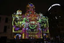 Un show tecnológico ilumina la Plaza de Caycedo