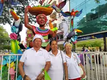 Visitantes del Valle se maravillan con el alumbrado caleño