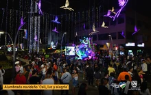 El centro de la capital vallecaucana  se llena de luz y alegría con el alumbrado navideño. 