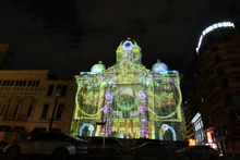 Otra innovación de este espectáculo de luces son los mapping que se presentan cada 30 miniutos en la Plaza de Cayzedo.