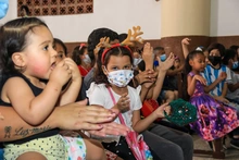 Navidad, sonrisas y caleñidad para la niñez del Barrio Bretaña