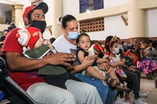 Navidad, sonrisas y caleñidad para la niñez del Barrio Bretaña