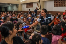 Navidad, sonrisas y caleñidad para la niñez del Barrio Bretaña