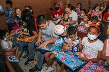 Navidad, sonrisas y caleñidad para la niñez del Barrio Bretaña