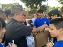 Banda músico marcial del Barrio Berlín recibe sus insumos musicales