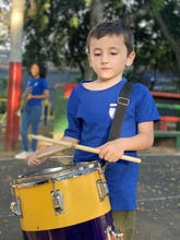 Banda músico marcial del Barrio Berlín recibe sus insumos musicales