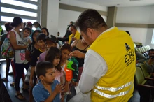 La campaña “Un juguete, una sonrisa” entregó 600 regalos a la niñez del área de renovación urbana.