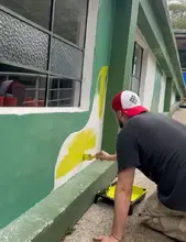 Manos colmadas de amor llenaron de color las paredes del Geriátrico San Miguel