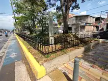 Dagma entrega varios separadores verdes a la ciudad