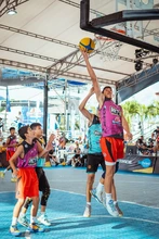 Adrián, el espigado hijo de Óscar Córdoba que no heredó el arco pero brilla en el baloncesto