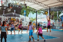 Adrián, el espigado hijo de Óscar Córdoba que no heredó el arco pero brilla en el baloncesto