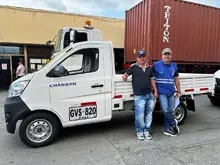 Avanza entrega de vehículos en proceso de reconversión sociolaboral a la población de carretilleros