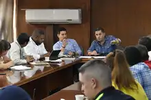 Alcaldía de Cali y gremio de taxistas trabajan de la mano para mejorar el servicio de taxis en la ciudad