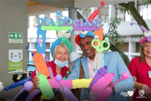 Niñas y niños regresan con emoción a las aulas de su colegio