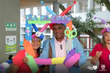 Niñas y niños regresan con emoción a las aulas de su colegio