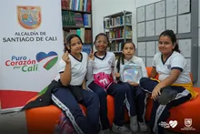 Biblioteca escolar del Antonio José Camacho abrió sus puertas a miles de estudiantes de la comuna 9