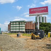 Implosión de antigua planta de Bavaria da paso a la transformación del centro de Cali