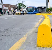 Autoridades instaurarán denuncia contra ciudadanos que vandalizaron separadores viales en el oriente de Cali 
