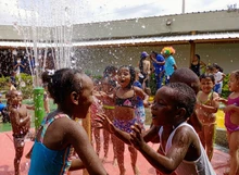 Niñas y niños de Llano Verde disfrutaron la magia de la Fiesta Acuática