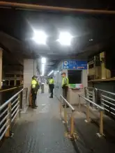 Para evitar que el delito viaje, Policía madrugó a subirse al MIO 