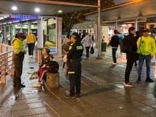 Para evitar que el delito viaje, Policía madrugó a subirse al MIO 