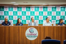 Cosenza emuló iniciativa de la Alcaldía de Cali y confirmó patrocinio al América de Cali Femenino