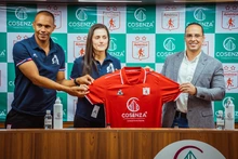 Cosenza emuló iniciativa de la Alcaldía de Cali y confirmó patrocinio al América de Cali Femenino