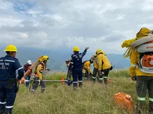 Bomberos hacen presencia en obra de Cristo Rey