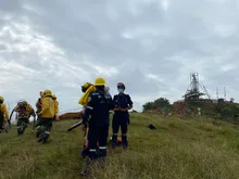 Bomberos hacen presencia en obra de Cristo Rey
