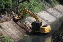 300 toneladas de residuos se han retirado del Canal Oriental de aguas lluvias