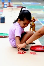 Niñas y niños con discapacidades y otras condiciones médicas reciben acompañamiento en las UTS