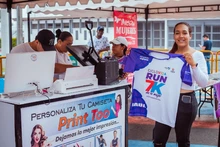 Entrega de kits le puso movimiento al preámbulo de la Carrera de la Mujer 7K Ciclovida