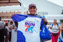Entrega de kits le puso movimiento al preámbulo de la Carrera de la Mujer 7K Ciclovida