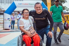 Entrega de kits le puso movimiento al preámbulo de la Carrera de la Mujer 7K Ciclovida