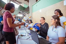 Entrega de kits le puso movimiento al preámbulo de la Carrera de la Mujer 7K Ciclovida