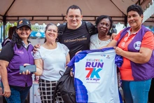 Entrega de kits le puso movimiento al preámbulo de la Carrera de la Mujer 7K Ciclovida