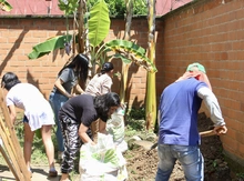 Madres sustitutas de Aldeas Infantiles S.O.S construyeron huertas urbanas
