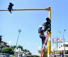 Se instalan 130 dispositivos sonoros en cruces semafóricos peatonales de Cali