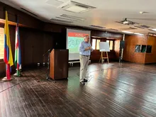 Diplomado para jóvenes y adultos mayores