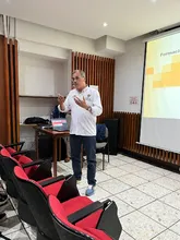 Diplomado para jóvenes y adultos mayores