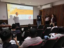 Diplomado para jóvenes y adultos mayores