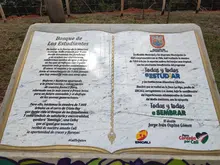 Una ceiba crecerá sana y fuerte al lado del monumento en el ‘Bosque de los Estudiantes’